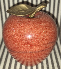 VTG ITALIAN ALABASTER MARBLE METAL LEAF STONE FRUIT RED APPLE PAPERWEIGHT ITALY