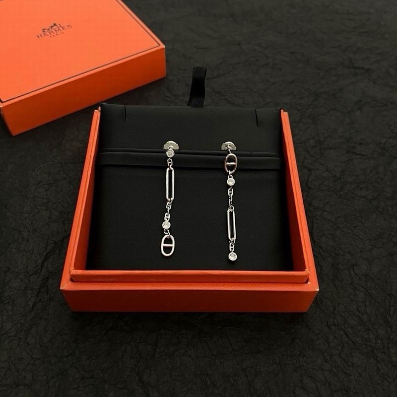 HERMÈS Silver Metal Link Chain Necklace with Asymmetrical Charm Pendant