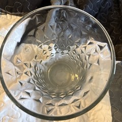 glass vase 9Inches Tall Mouth 5/half Inches Bottom 4 Inches Beautiful Design
