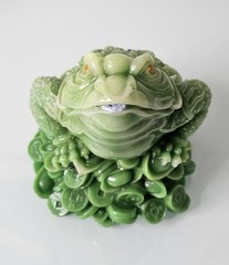 Estate Jade Green Resin Feng Shui Money Toad Figurine Chan Chu 3 Leg Lucky Fr