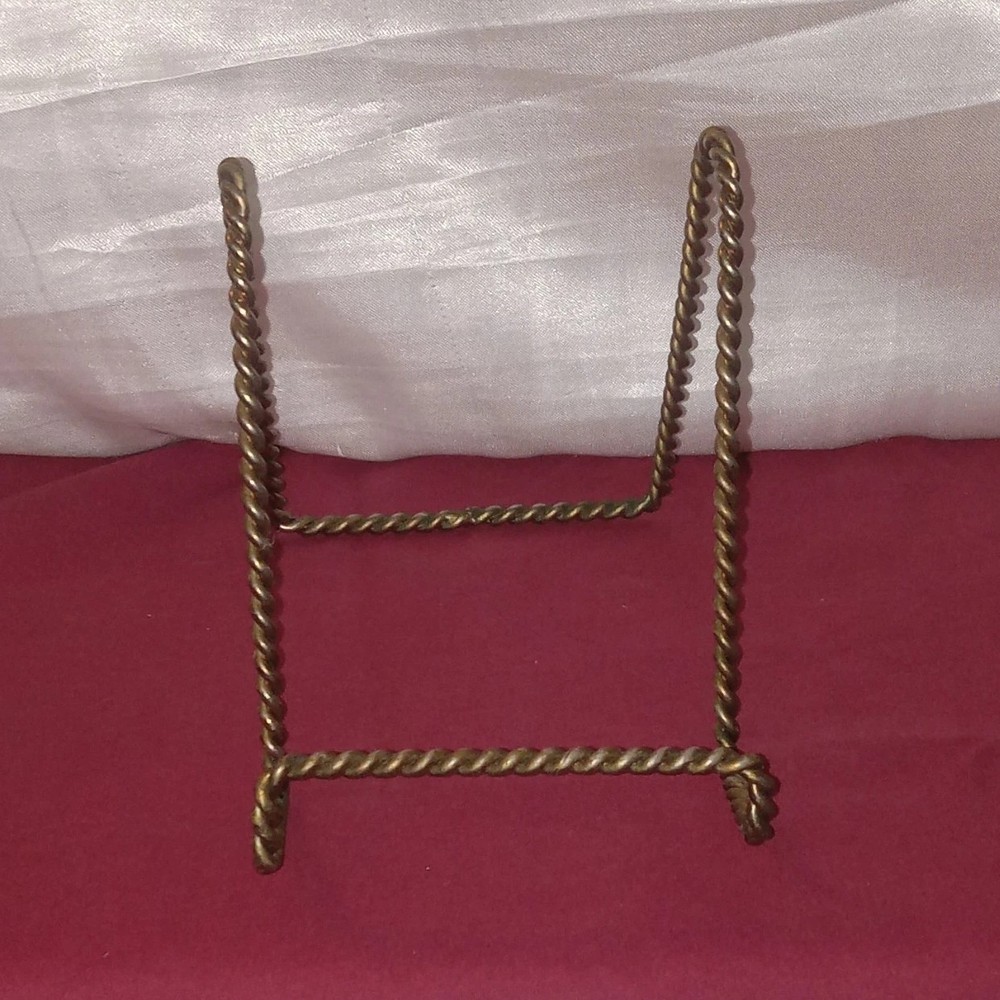 Gold Twisted Wire Metal Plate Rack Stand, Small Free Standing Vertical 5x3in
