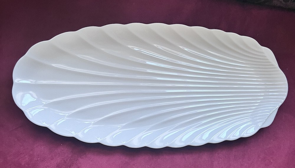 Studio Nova Sea Shell Serving Tray Platter Dish White Scalloped Japan 21.5 x 10