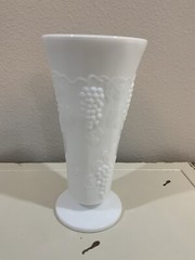 VTG White Milk Glass Bud Vase Grapevine Cottage Core Wedding Decoration 7.75 in