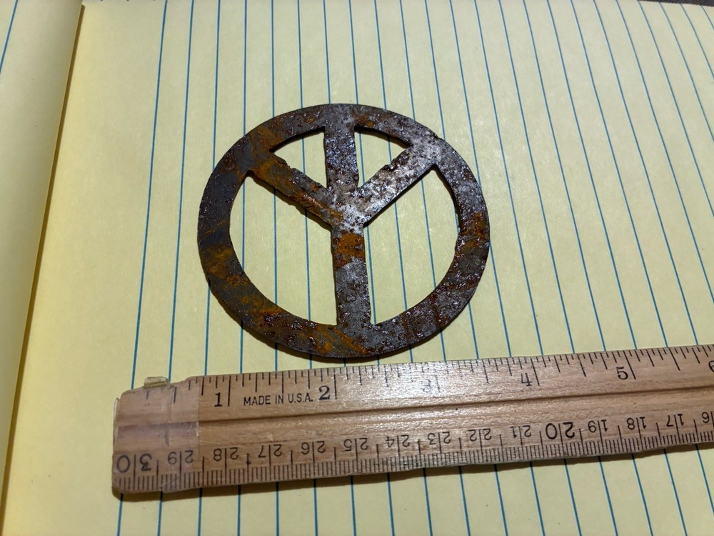 PEACE SIGN – RUSTY METAL – MEASURES 3 INCHES WIDE – STOCKING STUFFER!