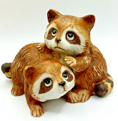 Vintage Homco Hand Painted Ceramic Raccoon Figurine #1454 Brown/White/Black