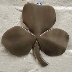 Exclusively Irish 3 Leaf Shamrock Wall hang – Family Blessing