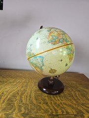9″ Diameter Globe (Replogle) World Classic Series with Round Wooden Base