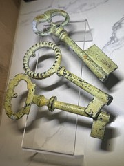 Pottery Barn Antique-Style Green Patina Metal Decorative Wall Keys – Vintage