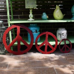 K KILIPES Rustic Metal Treasured Peace Sign Wall Hanging Ornament Home Door D…