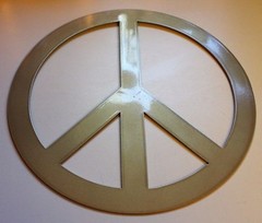 Peace Sign – Metal Wall Art – Gold 12″