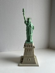 «Statue of Liberty» Model – Green and White Marble Color – See Photos!