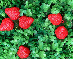 18PCS Plastic Artificial Red Strawberries Fake Lifelike Simulation Realistic Str