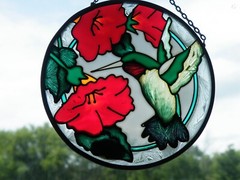 JOAN BAKER Glass HUMMING BIRD Flower SUN CATCHER 4-1/2” Round FREE SHIP