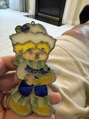 VTG Strawberry Shortcake Character Huckleberry Pie Makit Bakit Suncatcher Art