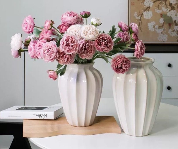 White Glossy Solid/Plain Flower Vase, Free Standing Ceramic Decor