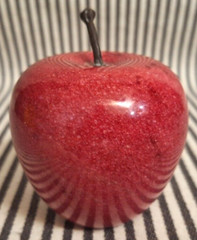VTG ITALIAN ALABASTER MARBLE METAL LEAF STONE FRUIT RED APPLE PAPERWEIGHT ITALY
