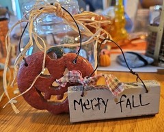 2 Fall Halloween Signs Wire Hanger «Merry Fall» Jack-O-Lantern Mold Tiered Tray