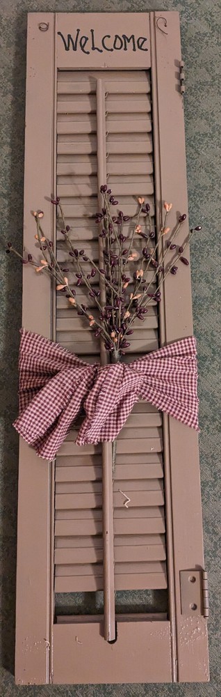 Rustic primitive wooden – Welcome – hanging sign with bow
