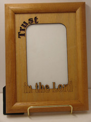 Trust in the Lord, 5×7 wood insert in a wood frame, NOS, holds a 4×6 photo
