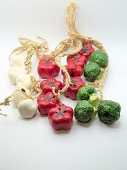 Vtg Ceramic Vegetables Tomatoes Broccoli & Garlic On A Braided Rope (3) Ropes