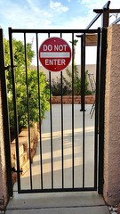 DO NOT ENTER SIGN – 12″ ROUND ALUMINUM – Free Shipping !