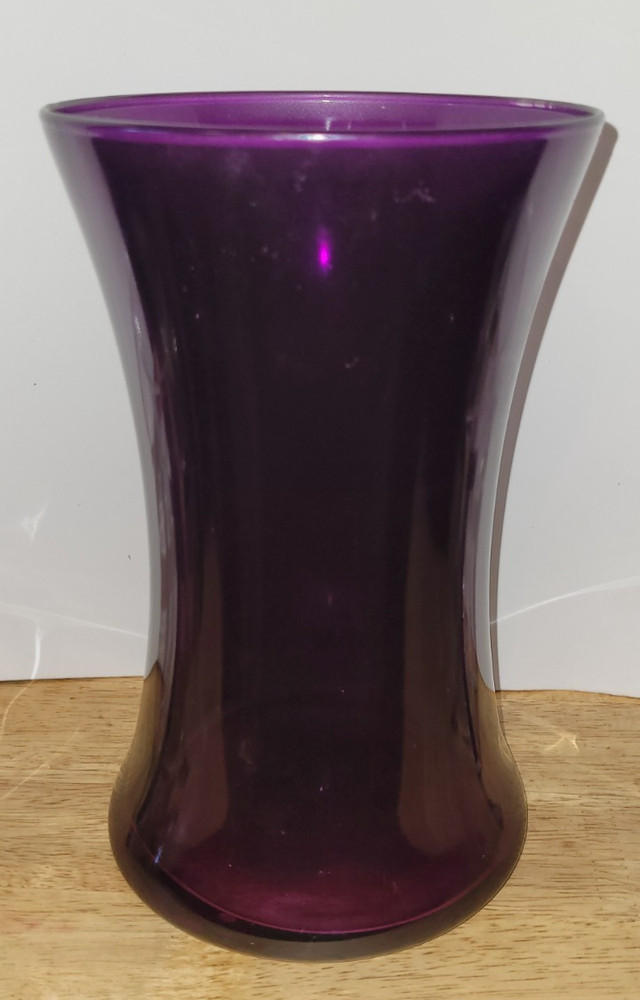 Solid Deep Purple Color Glass Bouquet Vase Home Decoration 8″ Tall Unbranded