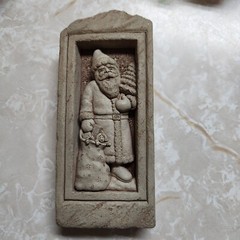 Carruth Studio Wall Plaque Stone Garden Santa w/ tree bag of toys Decor 1995