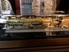 Train Display Case HO Scale 24″ Acrylic Railroad Model Locomotive USA Cabinet