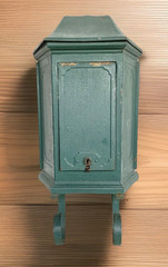 Old Solid Metal P.N. Co 1930’s Wall Mount Locking Mailbox with Paper Holder 17+»