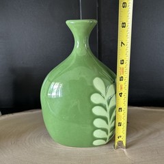 Crate & Barrel Brin Vase Ceramic Green Floral MCM Style 8.5 “ x 6” MINT cond.