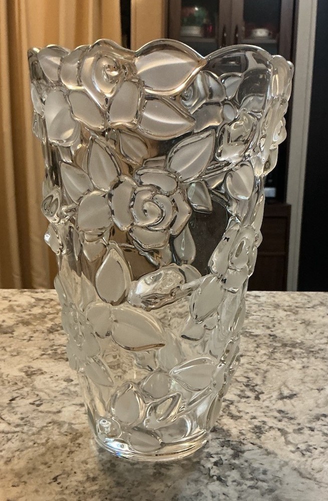 VTG Vase Thick Clear Crystal Glass Floral Motif 10″ Heavy Elegant