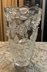 VTG Vase Thick Clear Crystal Glass Floral Motif 10″ Heavy Elegant