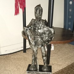 Silver Metal Knight Figurine – Freestanding Medieval Armored Warrior Decor