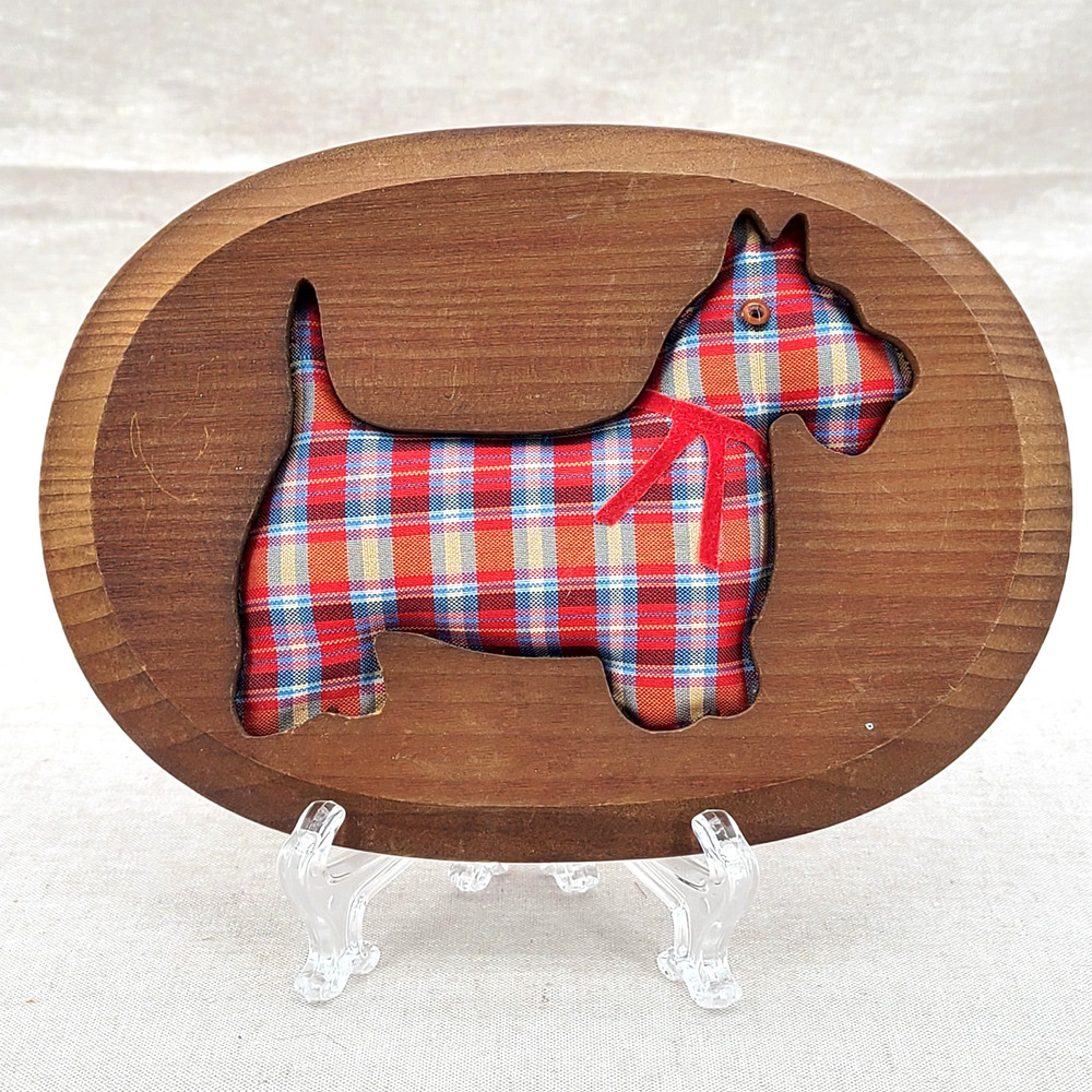 Cottagecore Gallery Wall Accent Piece: Oval Wood Plaque 3D Plaid Scottie Dog VTG