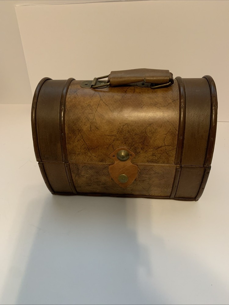 Nice decorative “Lunch Box” 10” long 5” wide Pretty Brown/Tan Faux Leather
