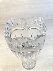 Oneida Crystal Southern Garden 10 Inch Rose Frost Flower Vase