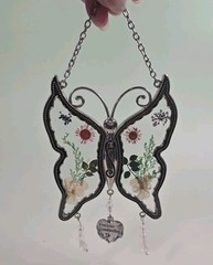 Butterfly Sun catcher for a Grandmother with Dried Flowers – 4.75 Inches