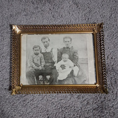 Ornate Vintage Gold-Tone Metal Photo Frame, Landscape, Freestanding, 1 Photo