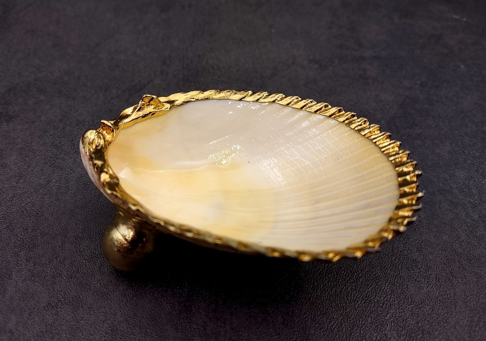 Gold-Plated Single Footed Shell Dish (1 Shell approx. 3-4 inches)