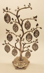 Silver Tone 3 Dimensional Family Tree Oval 10 Picture Frames 15 Inches Tall