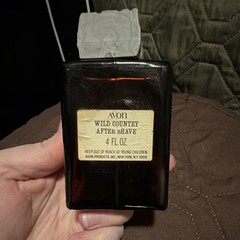 Avon Wild Country Aftershave for Men 4 fl oz Log Cabin Shaped Bottle