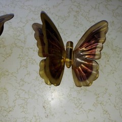 4 VINTAGE METAL WALL ART BUTTERFLIES LARGE AND SMALL, PRETTY AND READY TO HANG