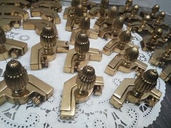 VTG. BRASS STAIR RODS BRACKETS W/ FINIALS » MIXED LOT OF SIZES & DESIGN (45-PK)