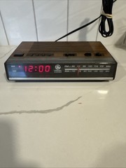 GE General Electric 7-4624B Woodgrain AM FM Digital Clock Radio Vintage MCM