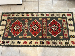 VINTAGE SOUTHWESTERN GREEN RED BEIGE AZTEC DESIGN KILIM TAPESTRY 92″ x 40″