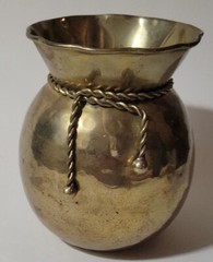 ORIENTAL SOLID BRASS HAMMERED VASE MADE IN INDIA 5 1/2″TALL