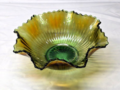 Fenton Smooth Rays Emerald Carnival Glass Ruffled Bowl 7″