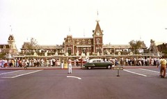 Disneyland opening day at main entrance – Poster 20×30 mickey mouse