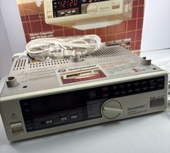 Vintage New Open Box GE Spacemaker AM FM Clock Radio Under Cabinet Light 7-4230