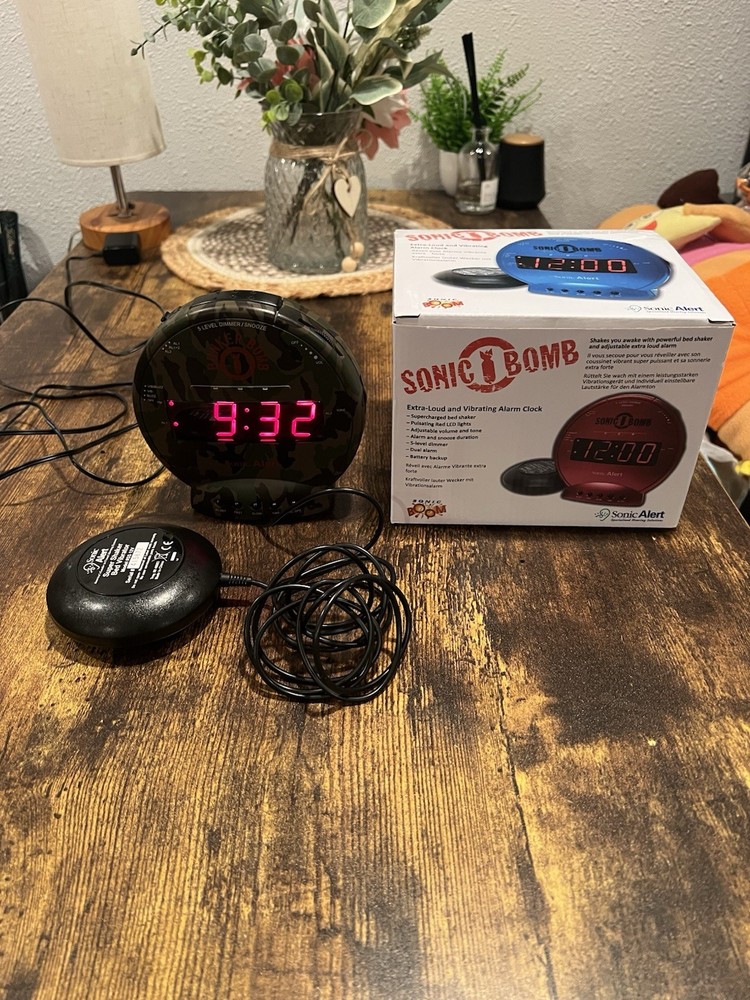 SONIC ALERT SONIC BOMB BUNKER CAMOUFLAGE ALARM CLOCK TESTED WORKING!!!